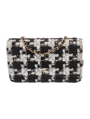 Tweed Classic Wallet on Chain
