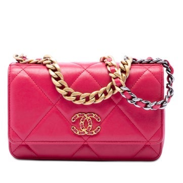 Quilted Lambskin 19 Wallet on Chain