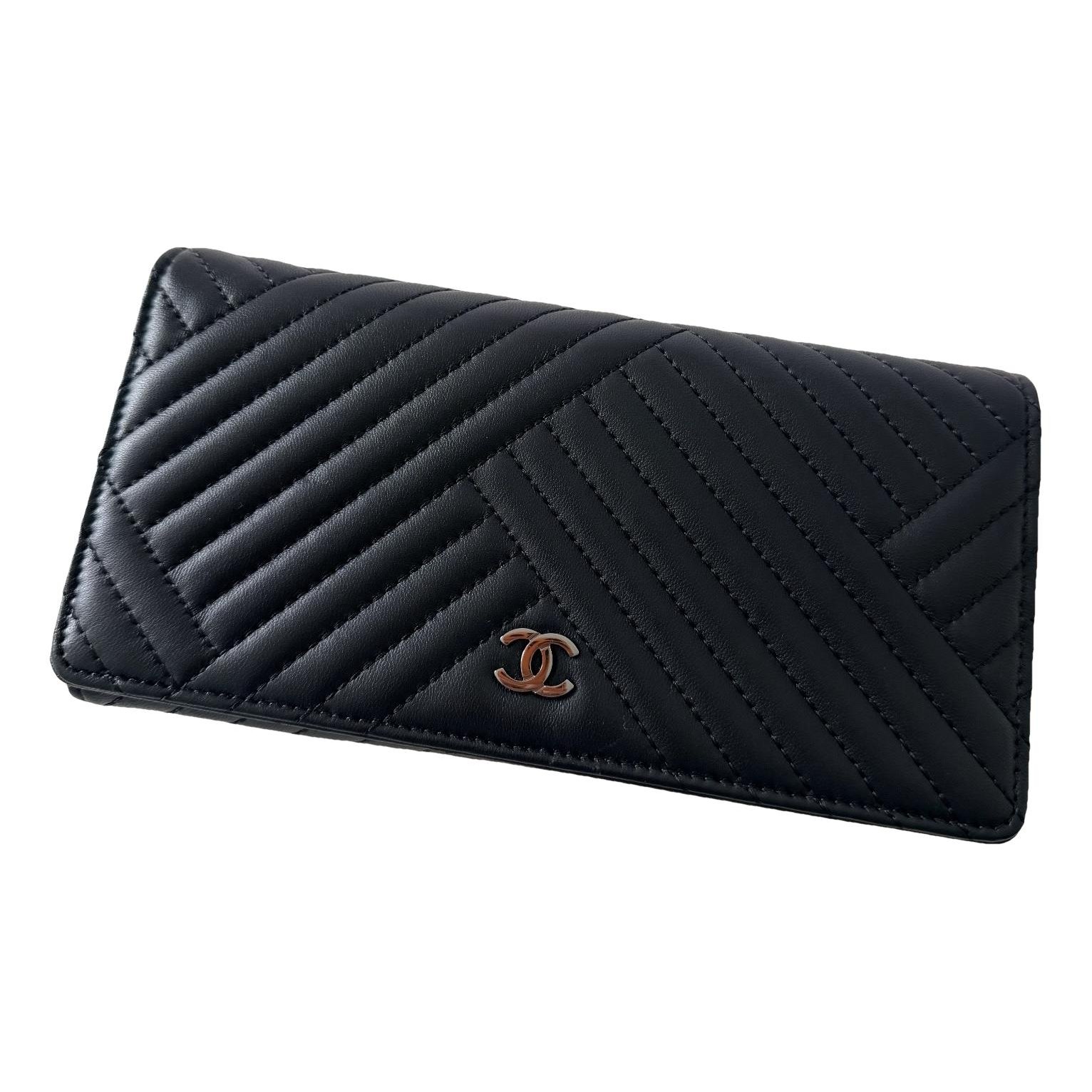 Chanel Leather clutch bag