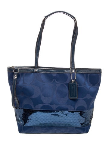 Canvas Signature Shoulder Tote Medium