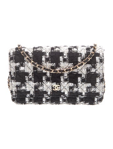 Classic Tweed Wallet On Chain