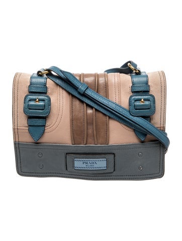 Vitello Daino Leather Etiquette