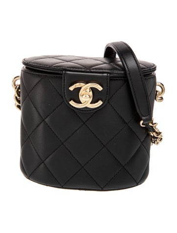 Elegant Chain Vanity Case