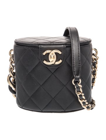 Elegant Chain Vanity Case
