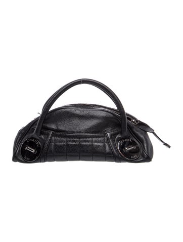 Square Quilt Button Handle Bag