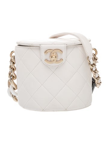 Elegant Chain Vanity Case