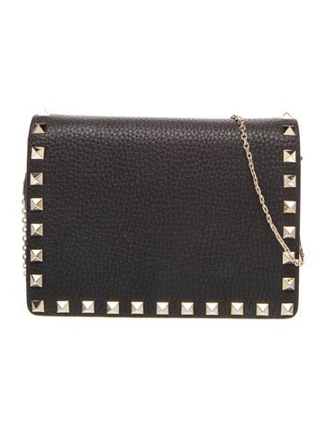 Rockstud Garavani Pebbled Calfskin Rockstud Flap Wallet on Chain