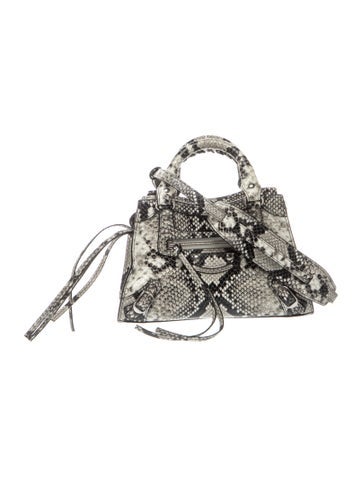 Embossed Leather Classic City