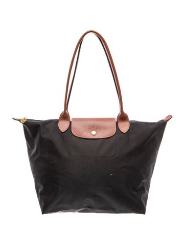 Signature Shoulder Bag