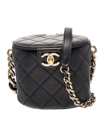 Elegant Chain Vanity Case