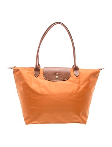 Signature Shoulder Bag