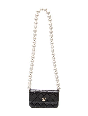 Maxi Pearls Mini Wallet on Chain