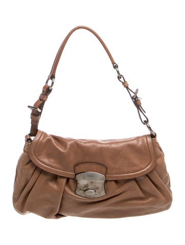 Signature Shoulder Bag Vintage
