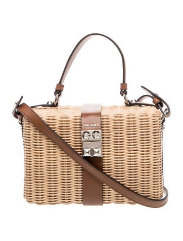 Signature Wicker Medium