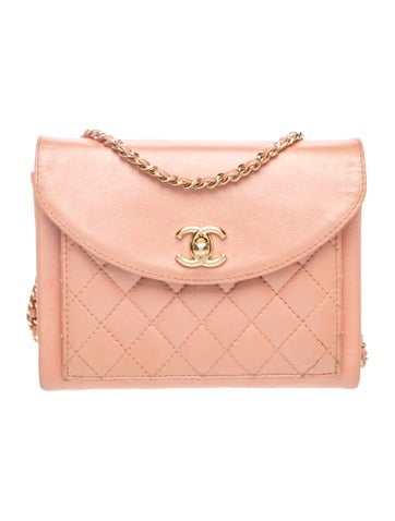 Smart Pocket Clutch w/ Chain