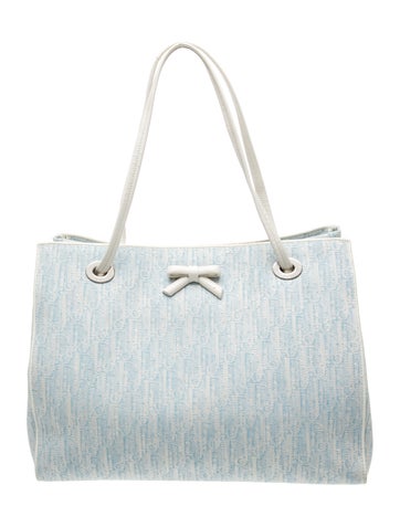 Canvas Promenade Medium 2026
