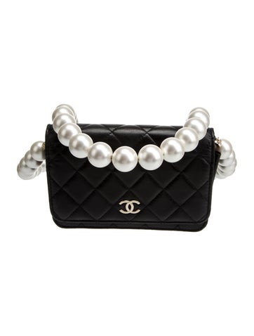 Mini Maxi Pearls Wallet on Chain