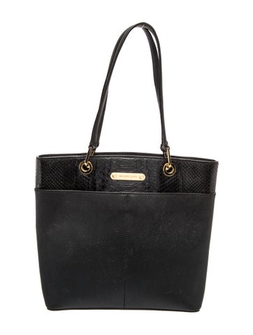 Signature Shoulder Bag