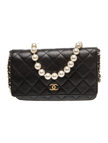 Quilted Pearl Classic Wallet on Chain