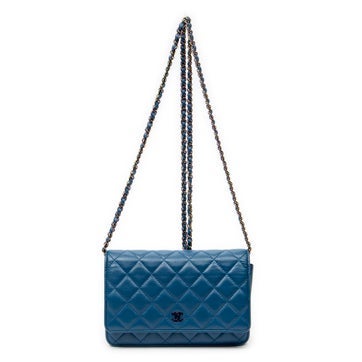 Leather Classic Wallet on Chain