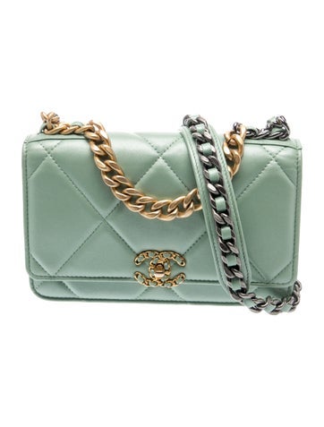 Quilted 19 Wallet On Chain